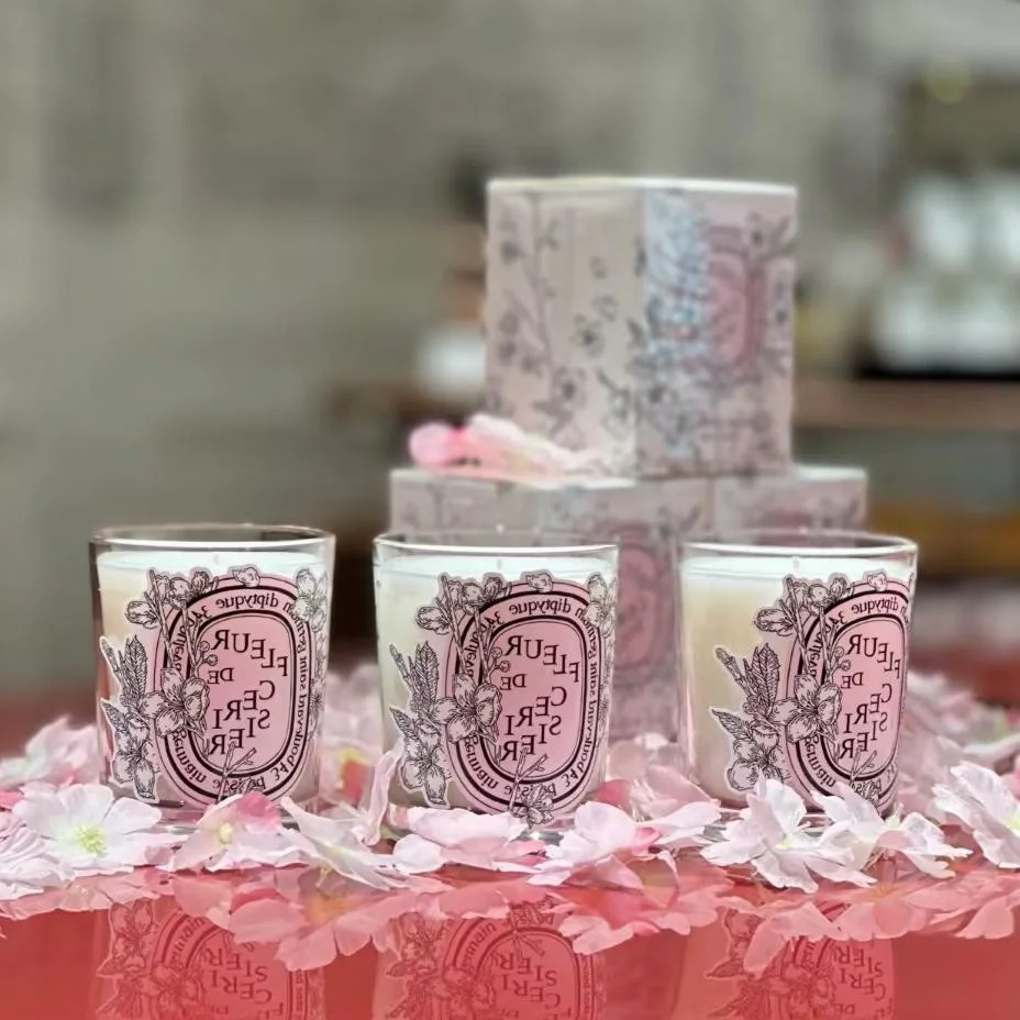 Coconut Wax Flake - Romantyczne limitowane świece Diptyques Sakura zapachowa
